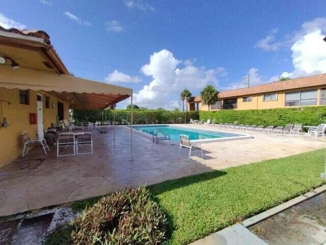 Под контрактом: $1,900 (2 спален, 2 ванн, 986 Квадратных фут)