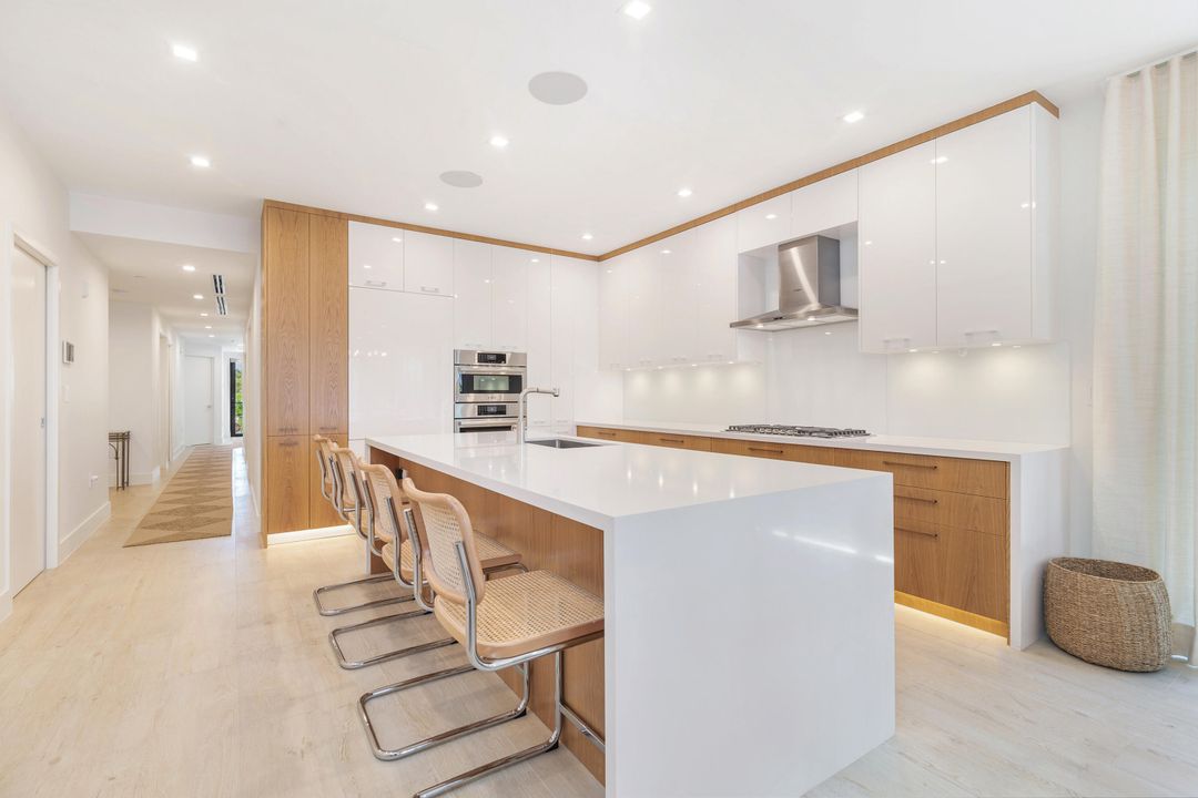 For Sale: $3,400,000 (3 beds, 3 baths, 2624 Square Feet)