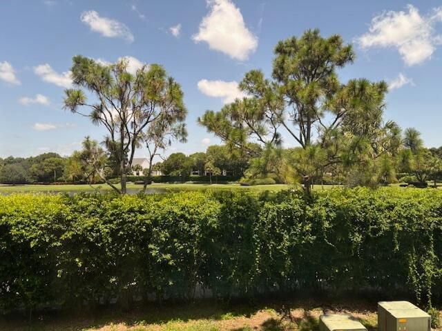 For Sale: $179,900 (2 beds, 2 baths, 1385 Square Feet)