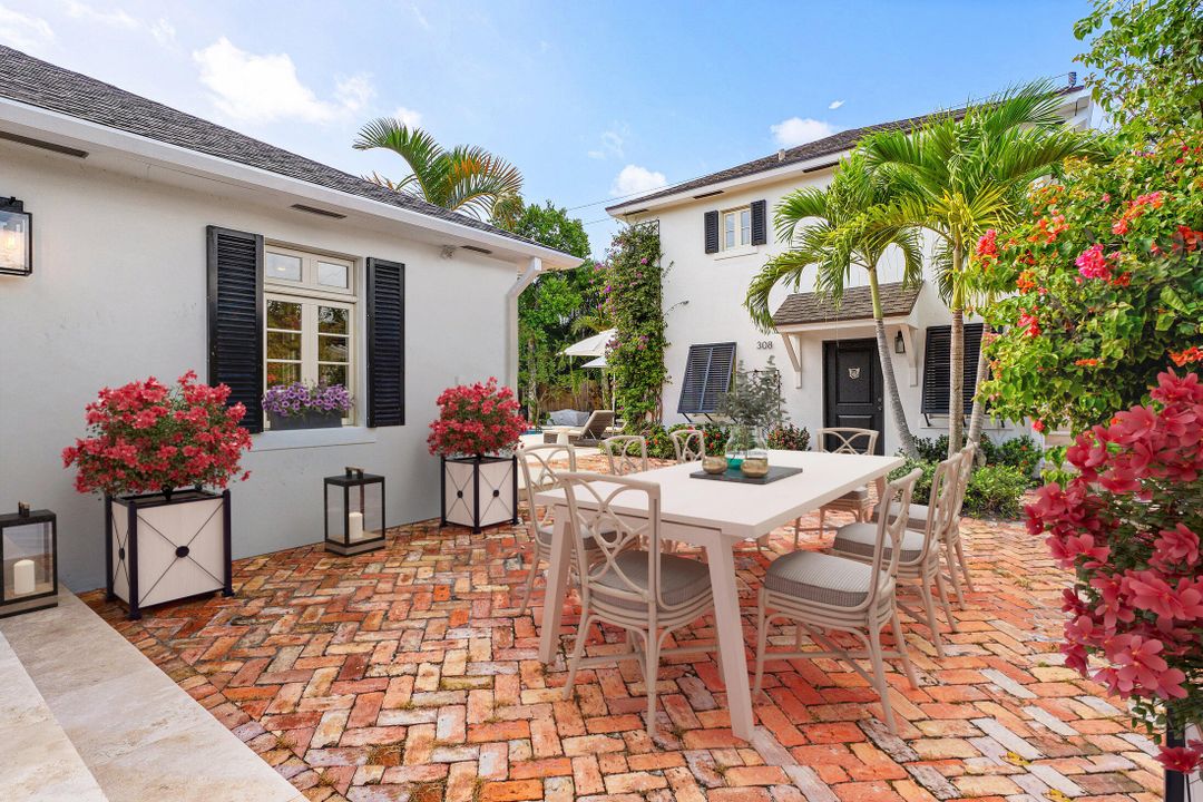 合同活跃: $32,000 (6 贝兹, 5 浴室, 3752 平方英尺)