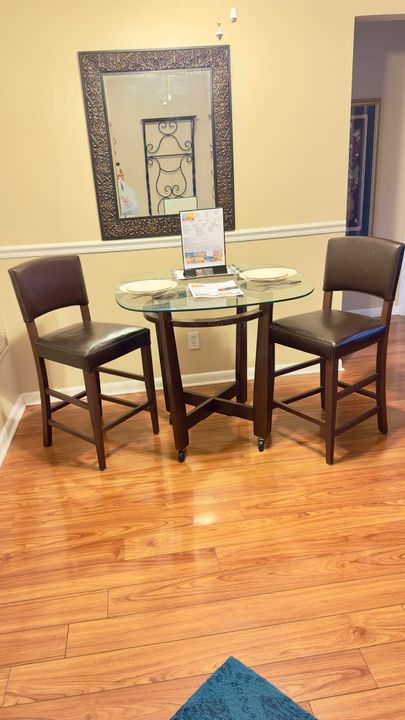 Active With Contract: $1,950 (2 beds, 2 baths, 886 Square Feet)