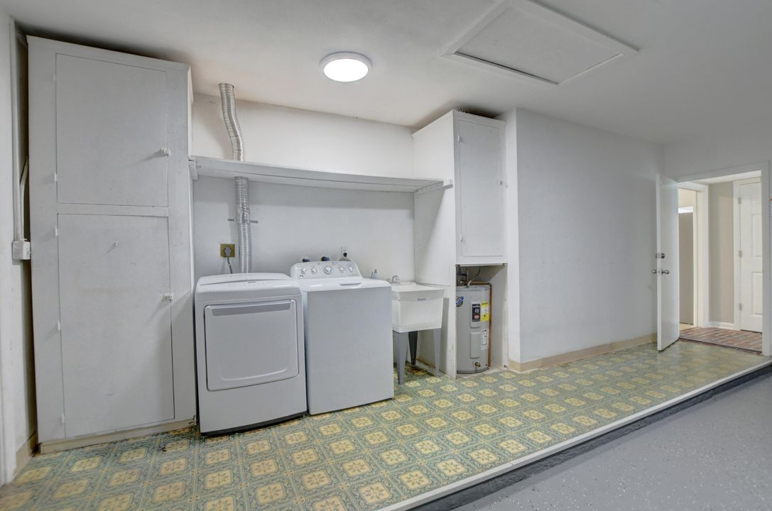 合同活跃: $795,000 (3 贝兹, 2 浴室, 1756 平方英尺)