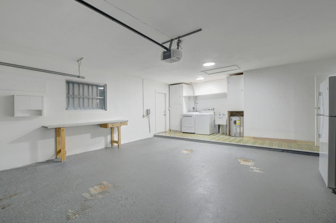 合同活跃: $795,000 (3 贝兹, 2 浴室, 1756 平方英尺)