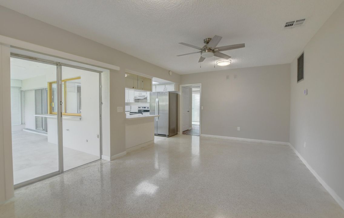 合同活跃: $795,000 (3 贝兹, 2 浴室, 1756 平方英尺)