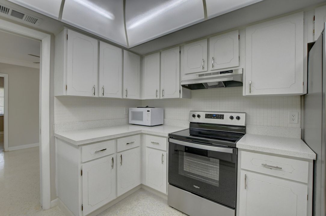 合同活跃: $795,000 (3 贝兹, 2 浴室, 1756 平方英尺)