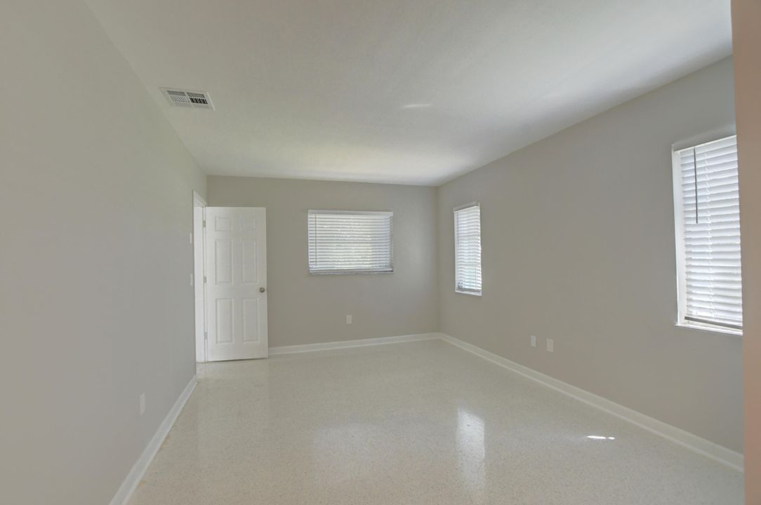 合同活跃: $795,000 (3 贝兹, 2 浴室, 1756 平方英尺)