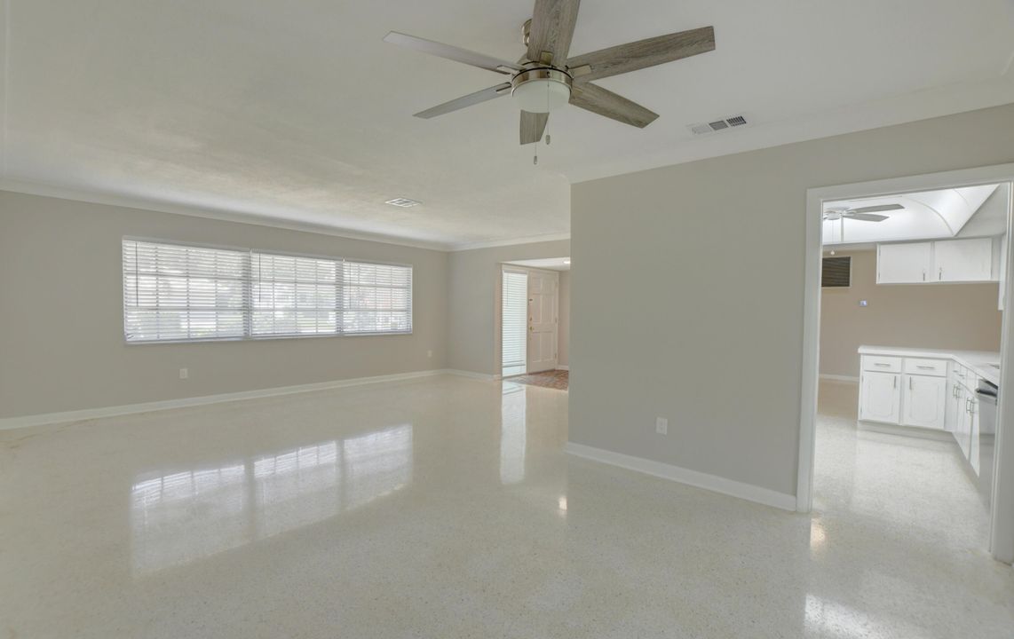 合同活跃: $795,000 (3 贝兹, 2 浴室, 1756 平方英尺)