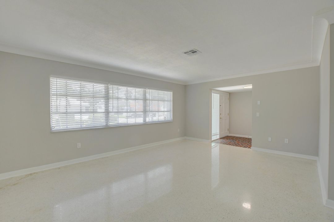 合同活跃: $795,000 (3 贝兹, 2 浴室, 1756 平方英尺)