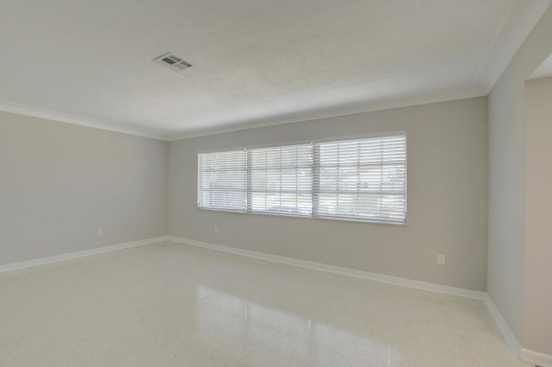 合同活跃: $795,000 (3 贝兹, 2 浴室, 1756 平方英尺)