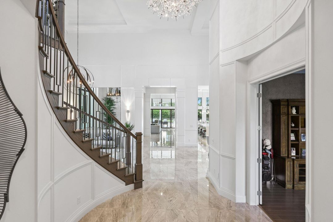 合同活跃: $3,695,000 (5 贝兹, 5 浴室, 4665 平方英尺)