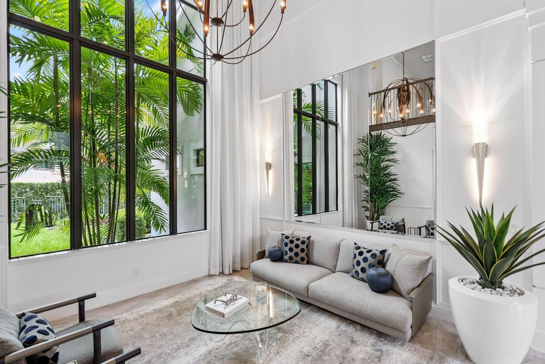 合同活跃: $3,695,000 (5 贝兹, 5 浴室, 4665 平方英尺)