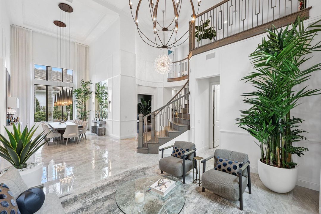 合同活跃: $3,695,000 (5 贝兹, 5 浴室, 4665 平方英尺)