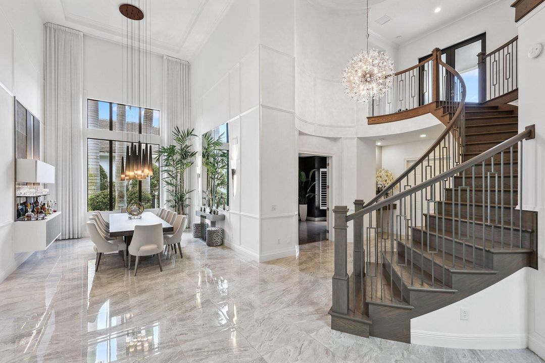 合同活跃: $3,695,000 (5 贝兹, 5 浴室, 4665 平方英尺)