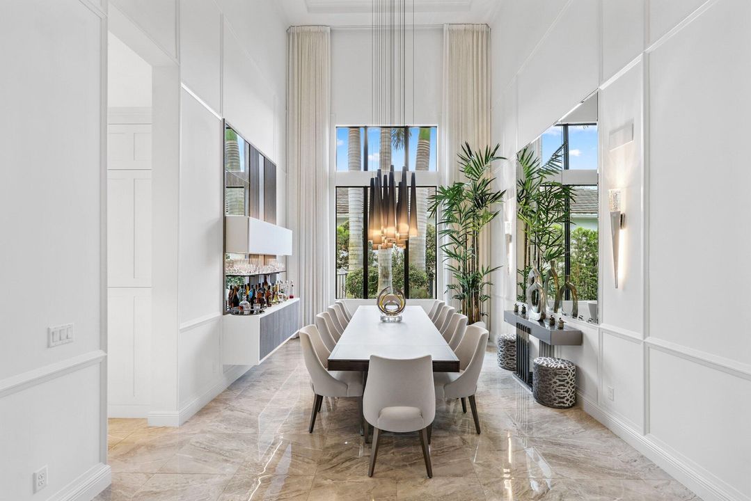 合同活跃: $3,695,000 (5 贝兹, 5 浴室, 4665 平方英尺)