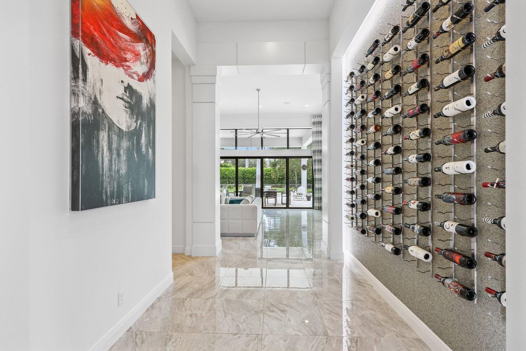 合同活跃: $3,695,000 (5 贝兹, 5 浴室, 4665 平方英尺)