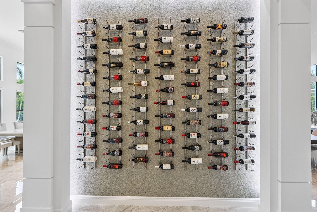 合同活跃: $3,695,000 (5 贝兹, 5 浴室, 4665 平方英尺)