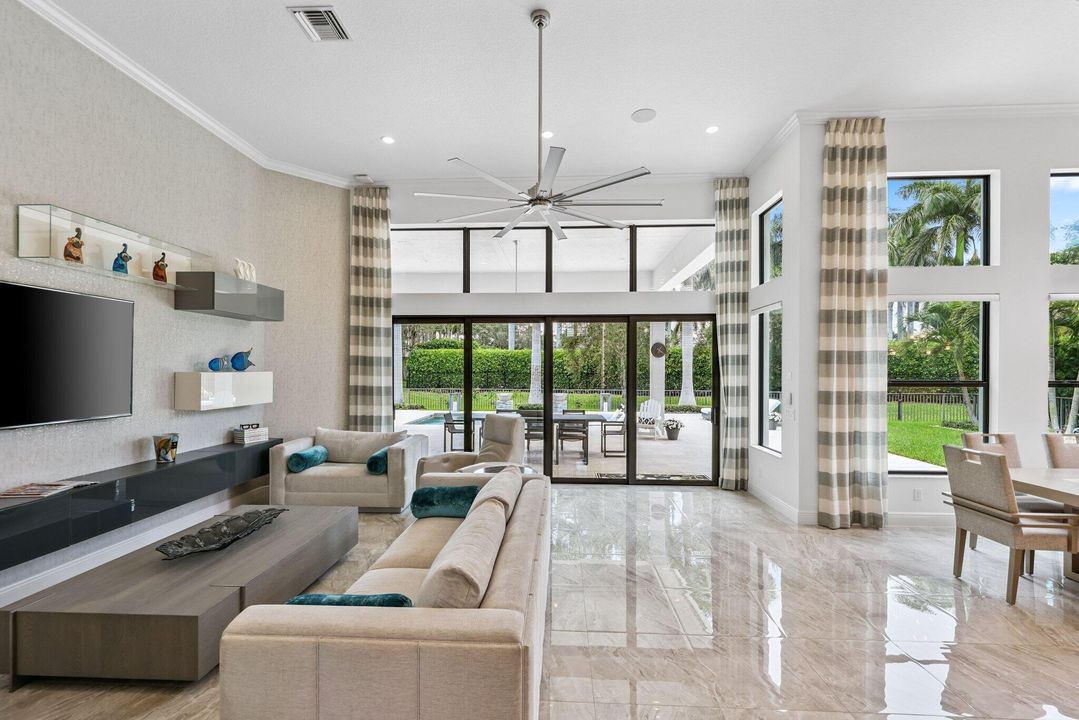 合同活跃: $3,695,000 (5 贝兹, 5 浴室, 4665 平方英尺)