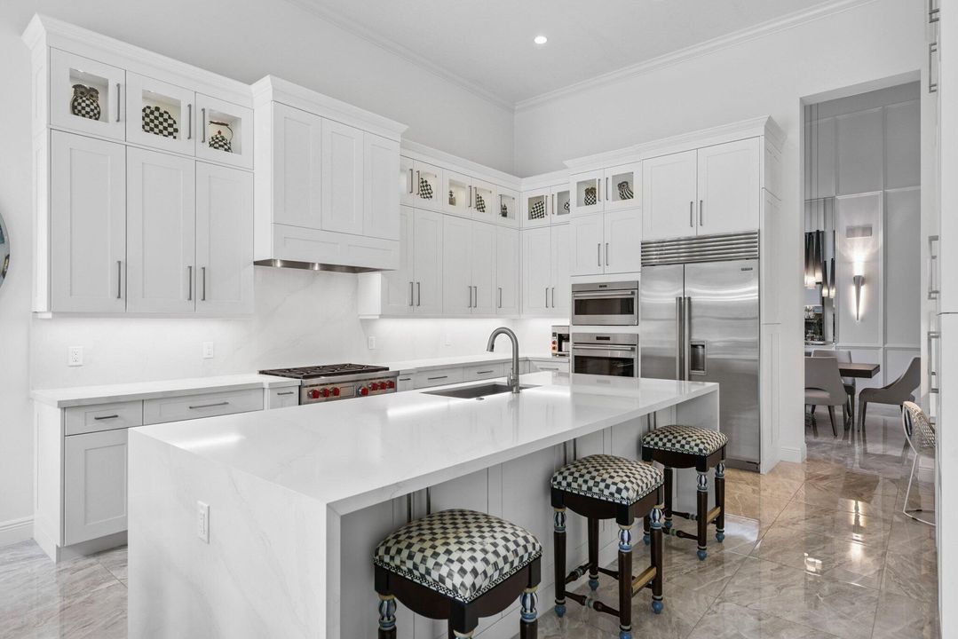 合同活跃: $3,695,000 (5 贝兹, 5 浴室, 4665 平方英尺)