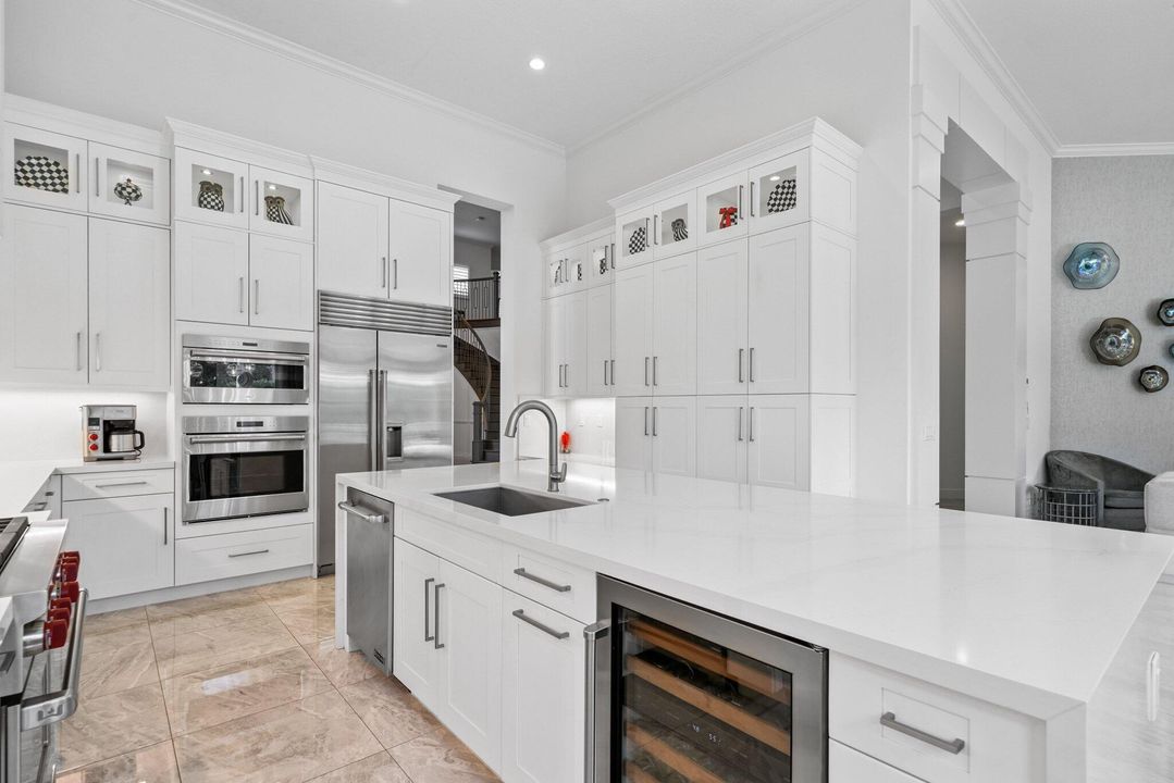 合同活跃: $3,695,000 (5 贝兹, 5 浴室, 4665 平方英尺)