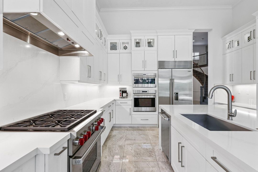 合同活跃: $3,695,000 (5 贝兹, 5 浴室, 4665 平方英尺)