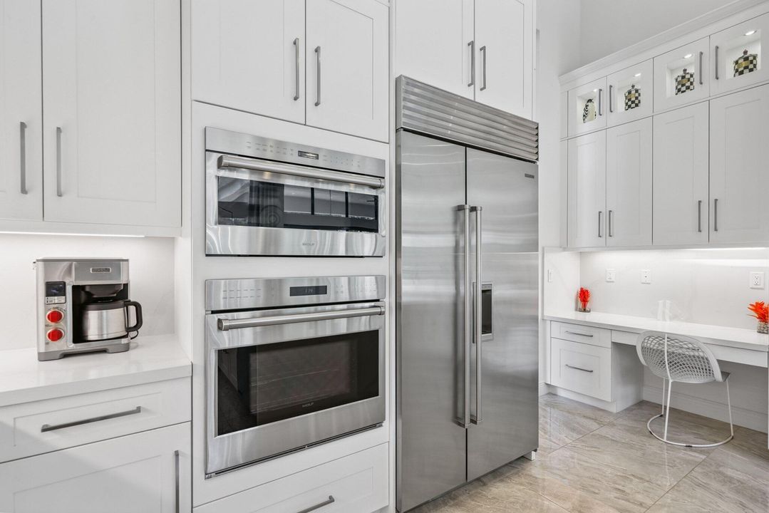 合同活跃: $3,695,000 (5 贝兹, 5 浴室, 4665 平方英尺)