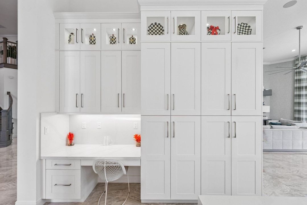 合同活跃: $3,695,000 (5 贝兹, 5 浴室, 4665 平方英尺)