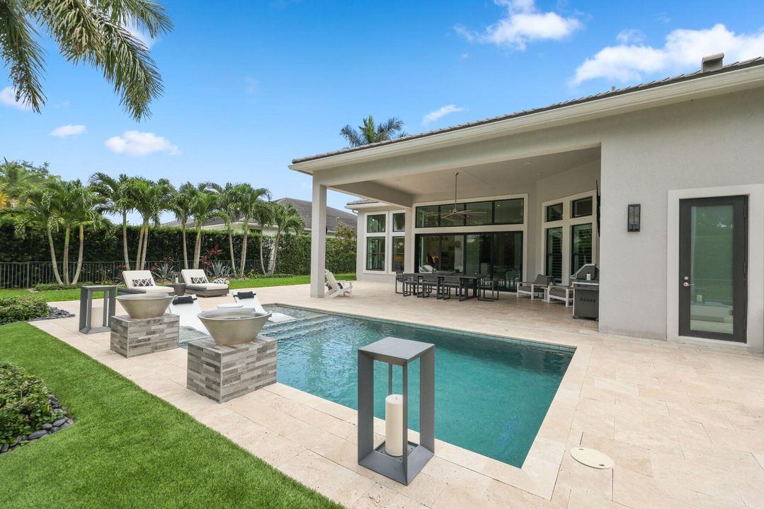 合同活跃: $3,695,000 (5 贝兹, 5 浴室, 4665 平方英尺)