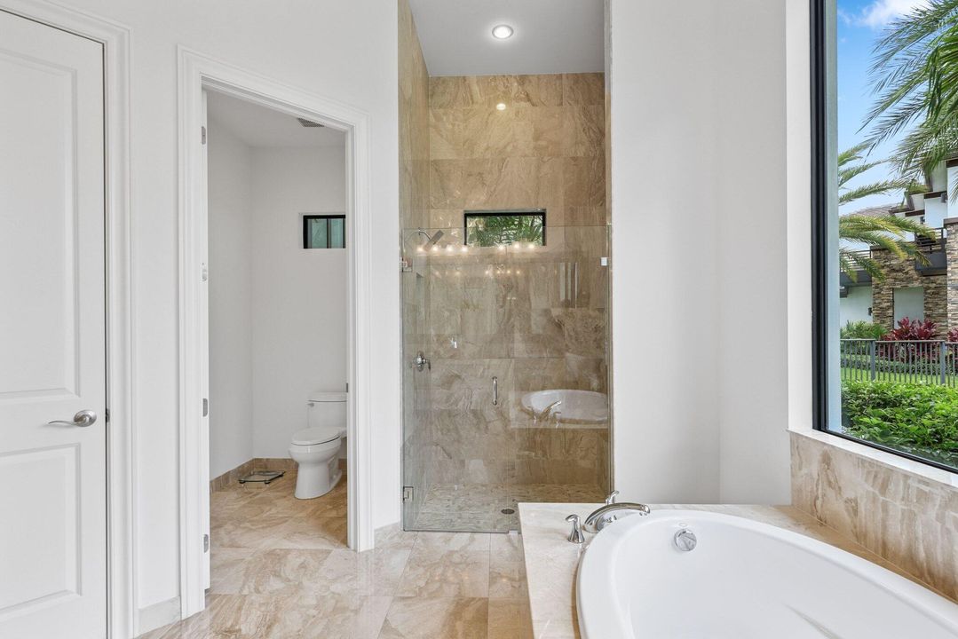 合同活跃: $3,695,000 (5 贝兹, 5 浴室, 4665 平方英尺)