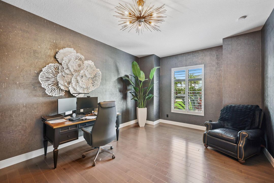 合同活跃: $3,695,000 (5 贝兹, 5 浴室, 4665 平方英尺)