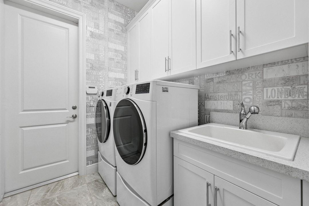 合同活跃: $3,695,000 (5 贝兹, 5 浴室, 4665 平方英尺)