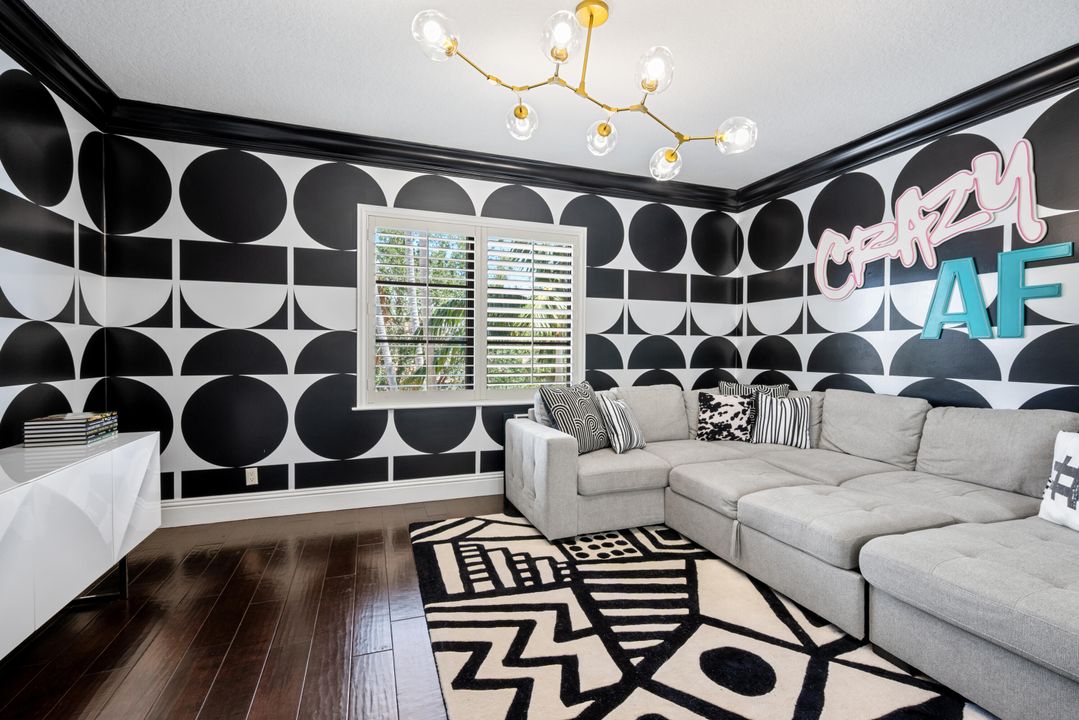 Под контрактом: $2,750,000 (5 спален, 5 ванн, 6080 Квадратных фут)