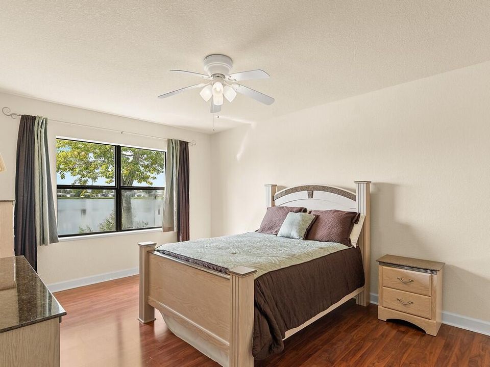 待售: $175,000 (2 贝兹, 2 浴室, 1435 平方英尺)