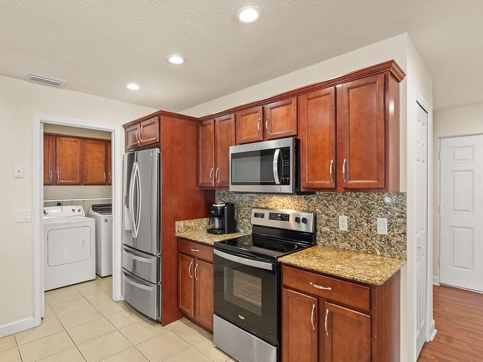 待售: $175,000 (2 贝兹, 2 浴室, 1435 平方英尺)