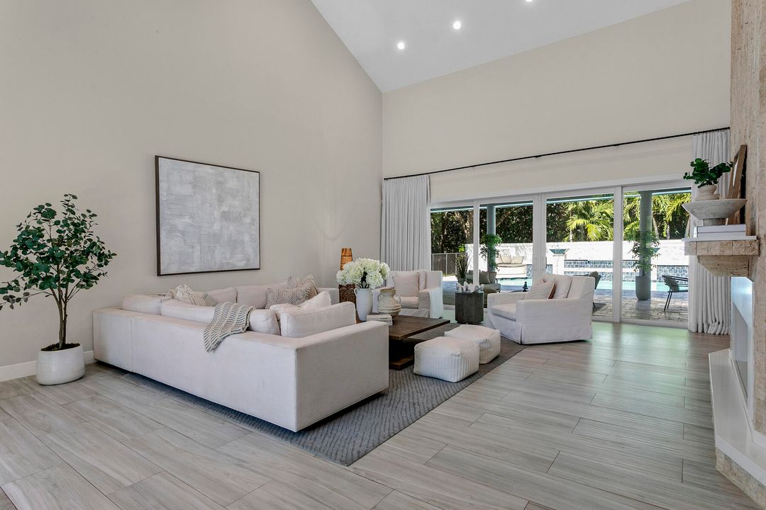 合同活跃: $4,399,000 (3 贝兹, 3 浴室, 3972 平方英尺)