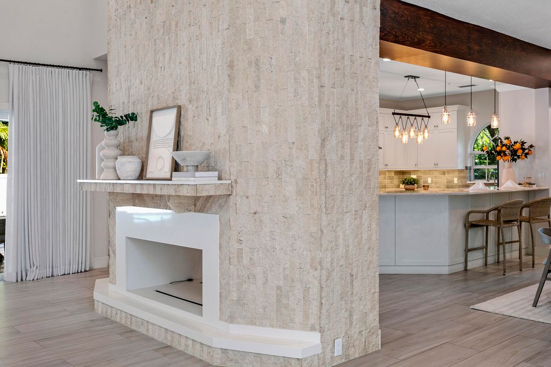 合同活跃: $4,399,000 (3 贝兹, 3 浴室, 3972 平方英尺)