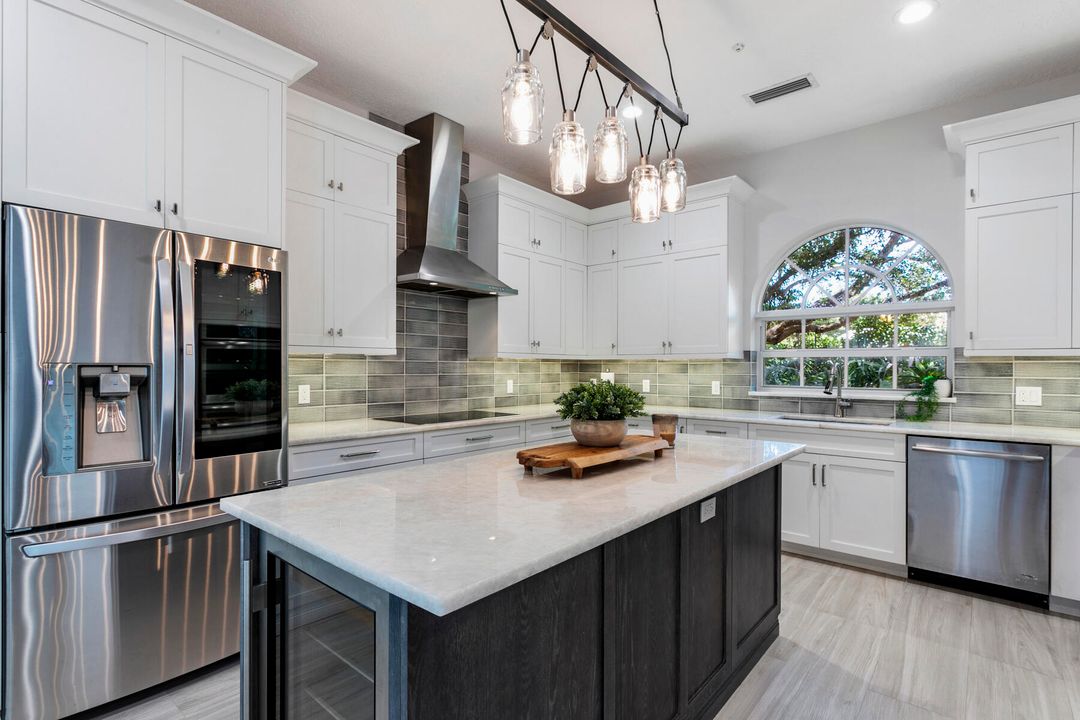 合同活跃: $4,399,000 (3 贝兹, 3 浴室, 3972 平方英尺)