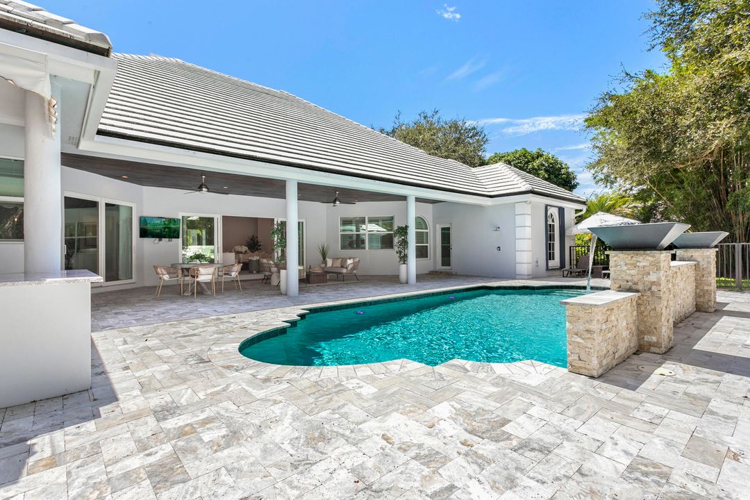 合同活跃: $4,399,000 (3 贝兹, 3 浴室, 3972 平方英尺)