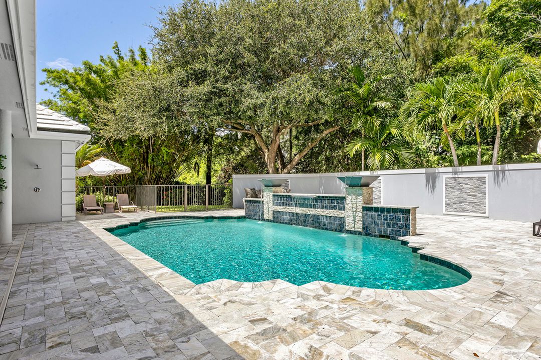 合同活跃: $4,399,000 (3 贝兹, 3 浴室, 3972 平方英尺)