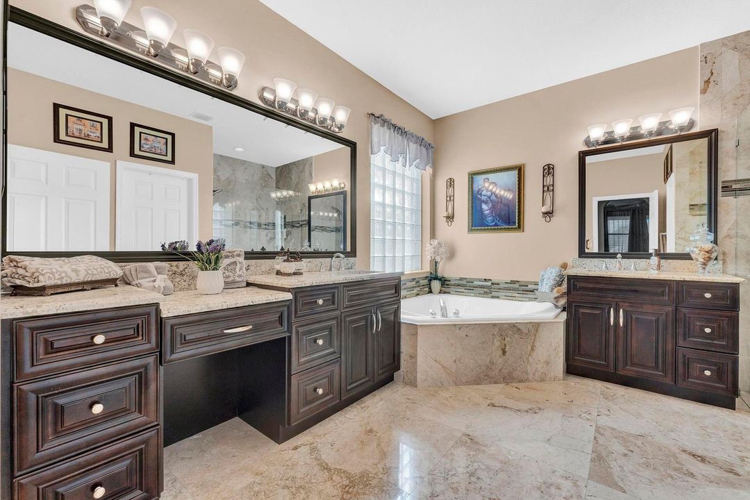 For Sale: $879,999 (5 beds, 3 baths, 3967 Square Feet)