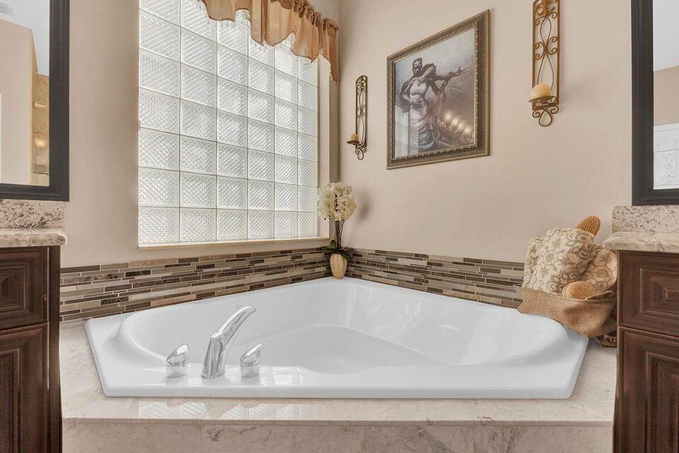 For Sale: $879,999 (5 beds, 3 baths, 3967 Square Feet)