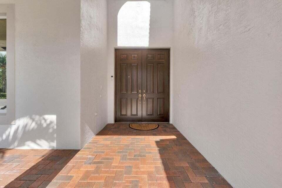 For Sale: $879,999 (5 beds, 3 baths, 3967 Square Feet)