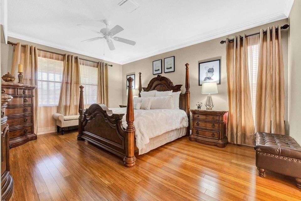 For Sale: $879,999 (5 beds, 3 baths, 3967 Square Feet)