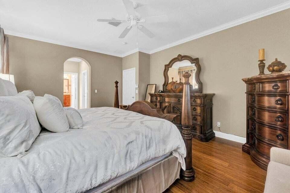 For Sale: $879,999 (5 beds, 3 baths, 3967 Square Feet)