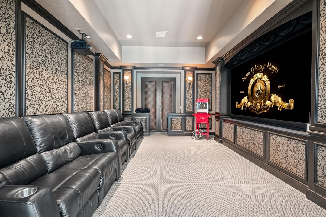 Под контрактом: $2,750,000 (5 спален, 5 ванн, 6080 Квадратных фут)