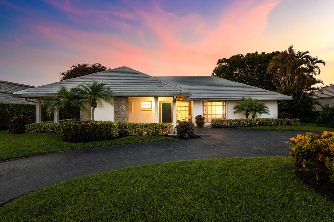 Vendido Recientemente: $570,000 (4 camas, 2 baños, 2299 Pies cuadrados)