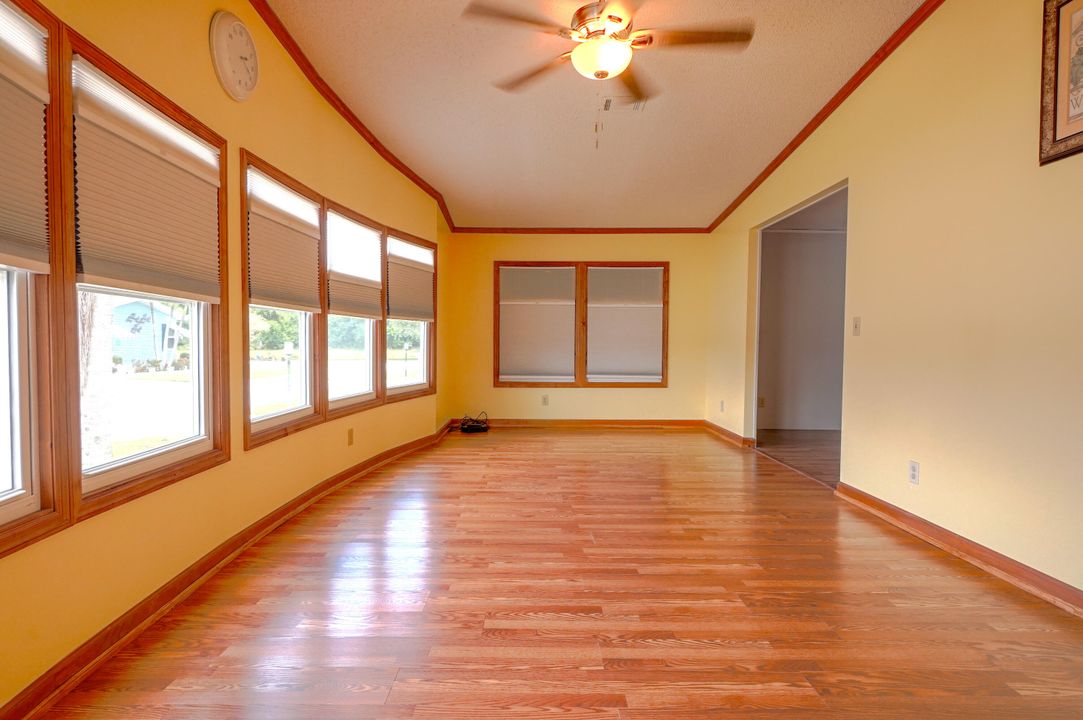 For Sale: $145,000 (3 beds, 2 baths, 1399 Square Feet)