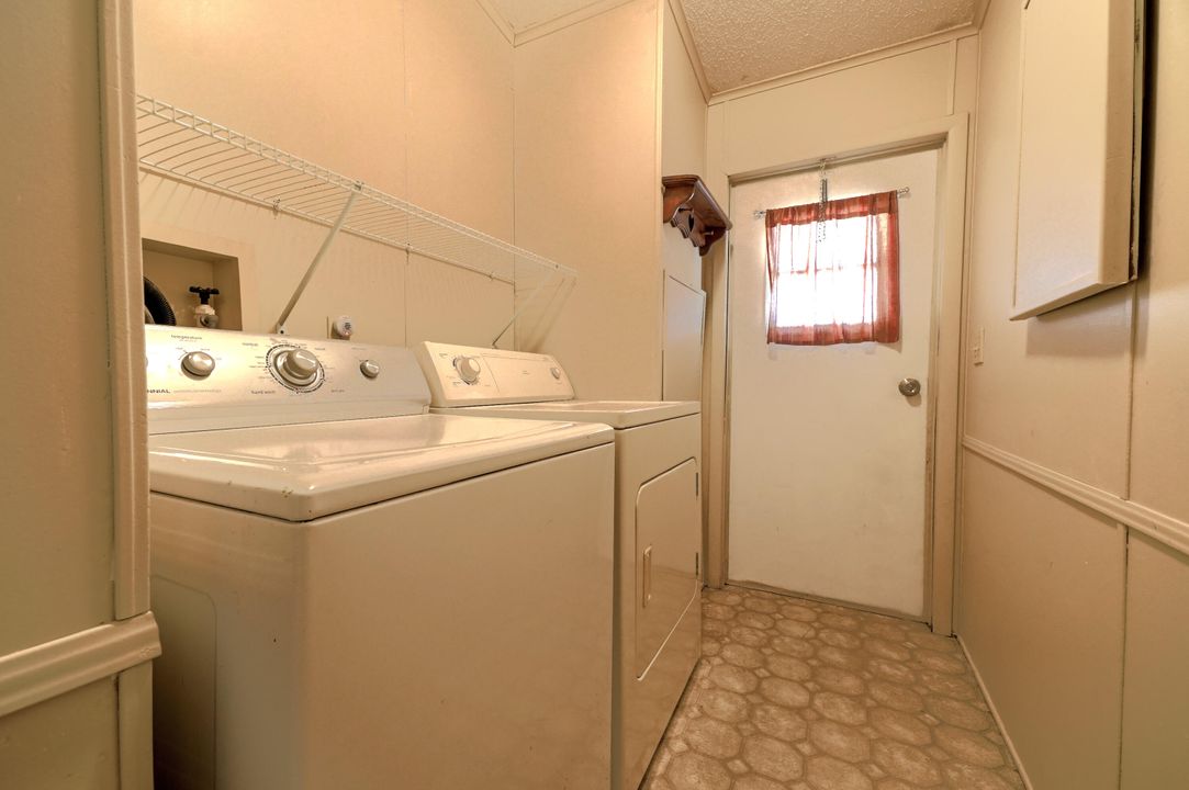 For Sale: $145,000 (3 beds, 2 baths, 1399 Square Feet)