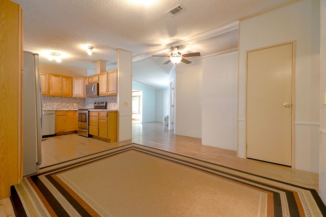 For Sale: $145,000 (3 beds, 2 baths, 1399 Square Feet)