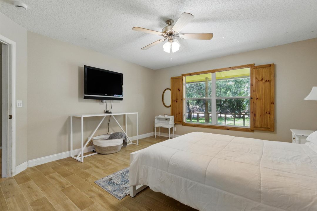 For Rent: $4,800 (4 beds, 2 baths, 2363 Square Feet)