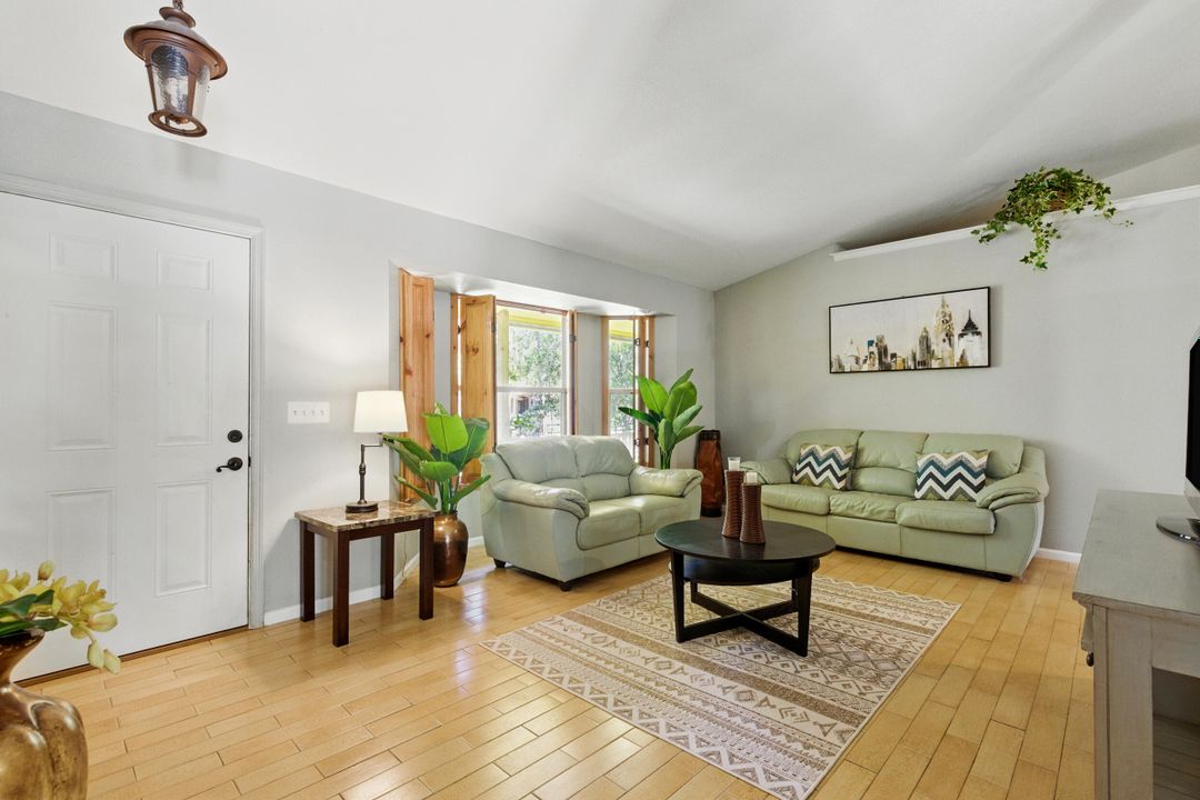 For Rent: $4,800 (4 beds, 2 baths, 2363 Square Feet)